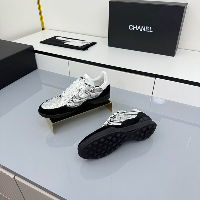 Low-Top Sneakers Striking Black White