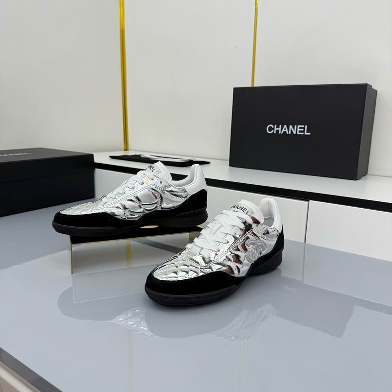 Low-Top Sneakers Striking Black White