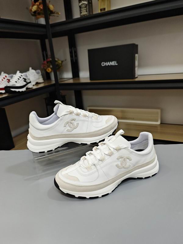 White Leather Low-Top Sneakers Black Rubber Soles