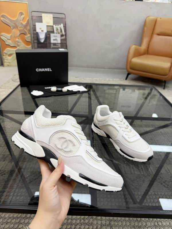White Runner Sneakers Vibrant Black Sole Accent