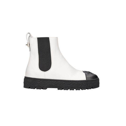 Boots Black & White FW21/22