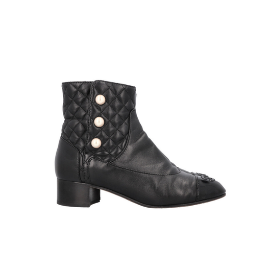 Quilted Pearl Boots Leather Black