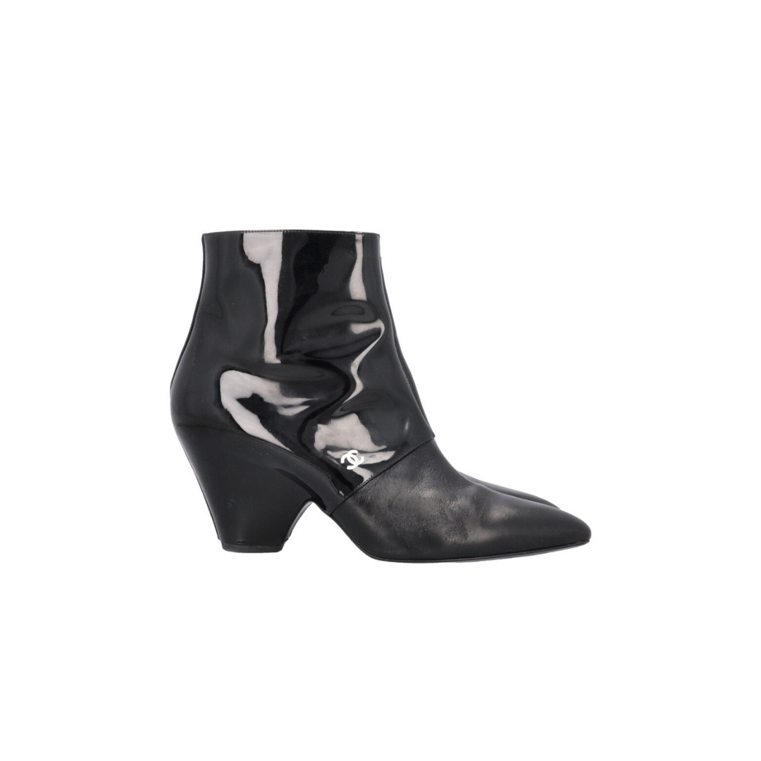 Boots Patent Black