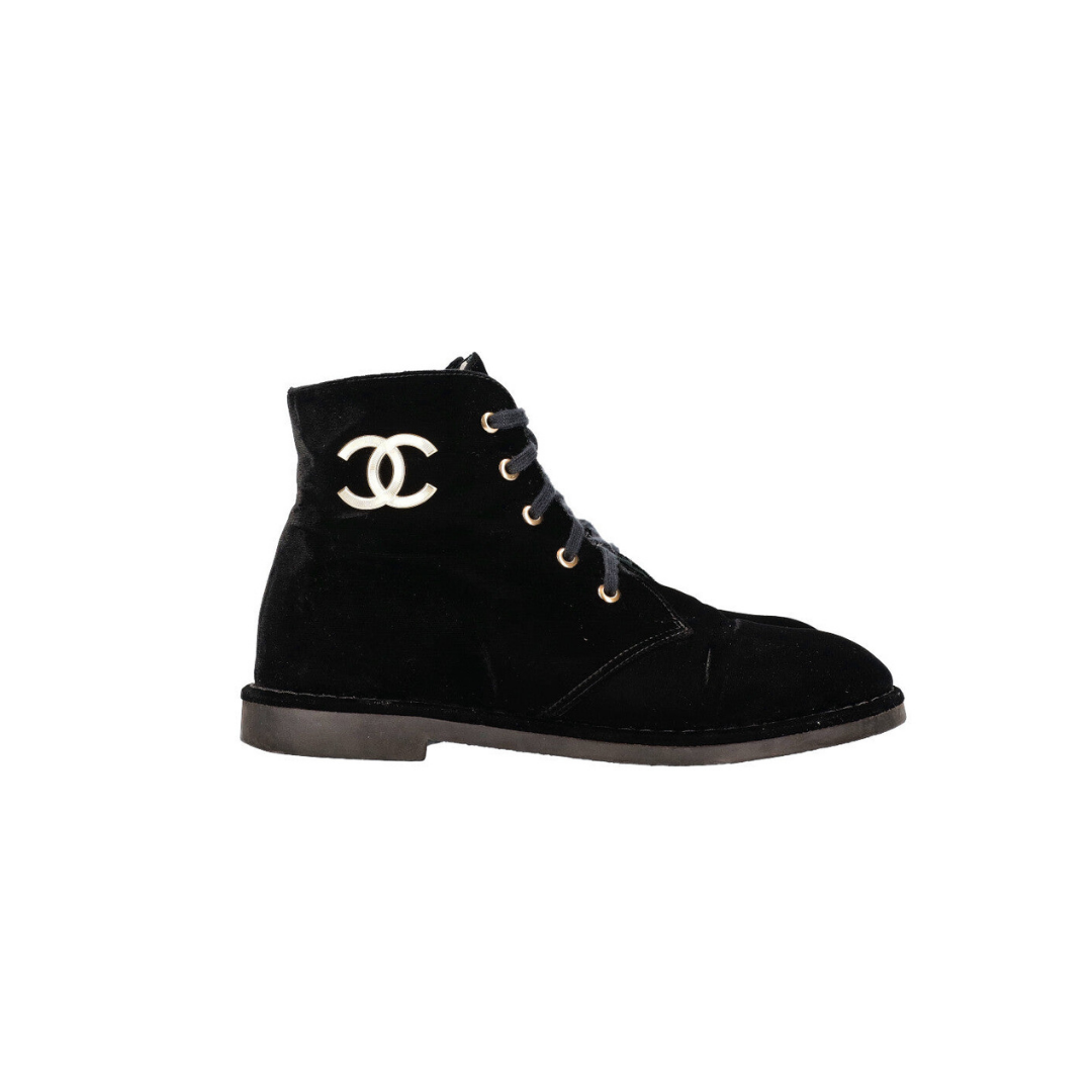 Boots Velvet Black White Logo