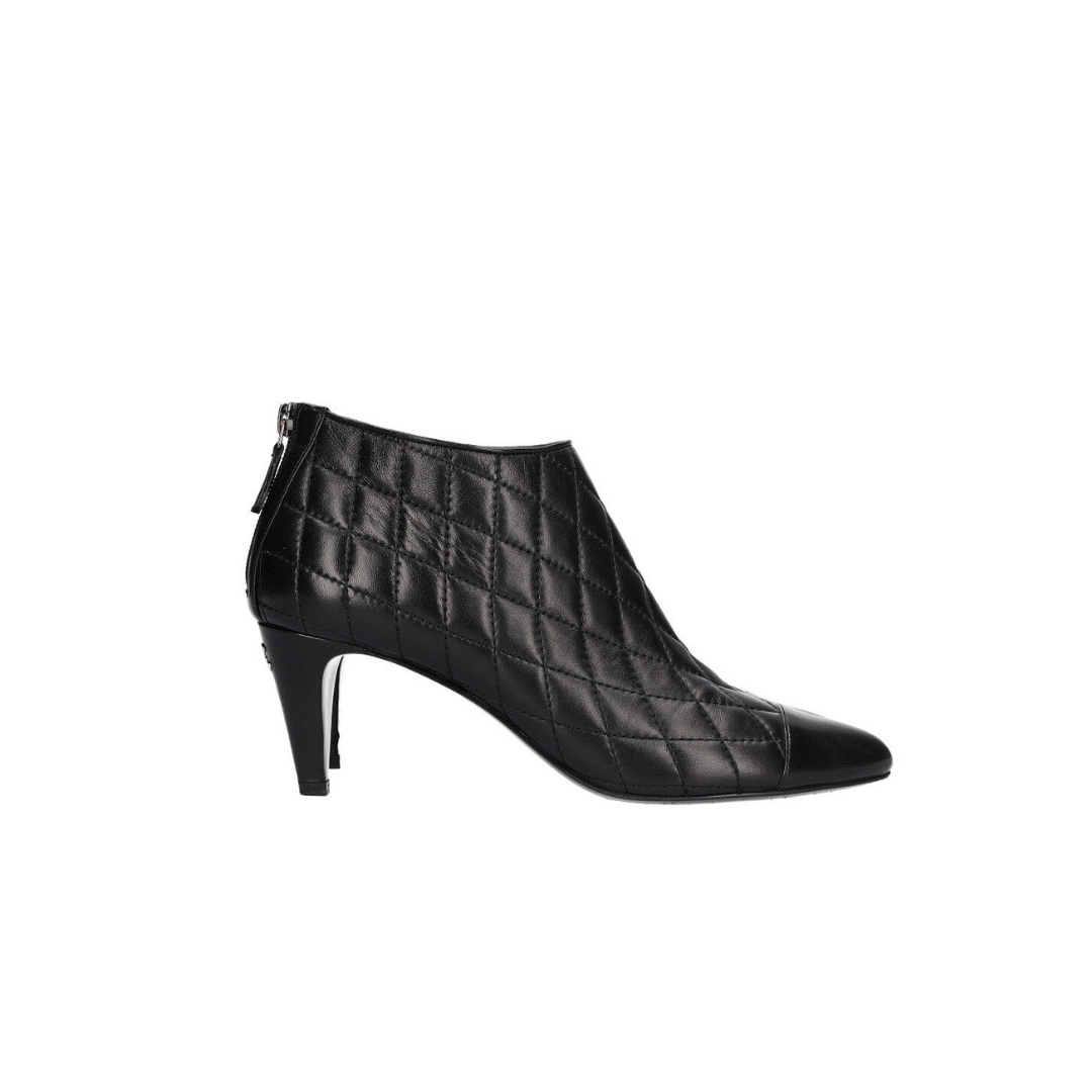 Booties Quilted Black