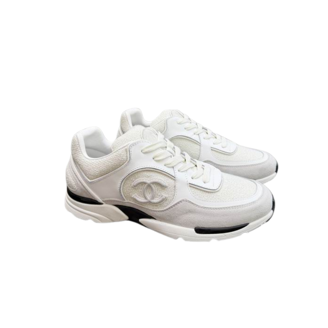 White Runner Sneakers Vibrant Black Sole Accent
