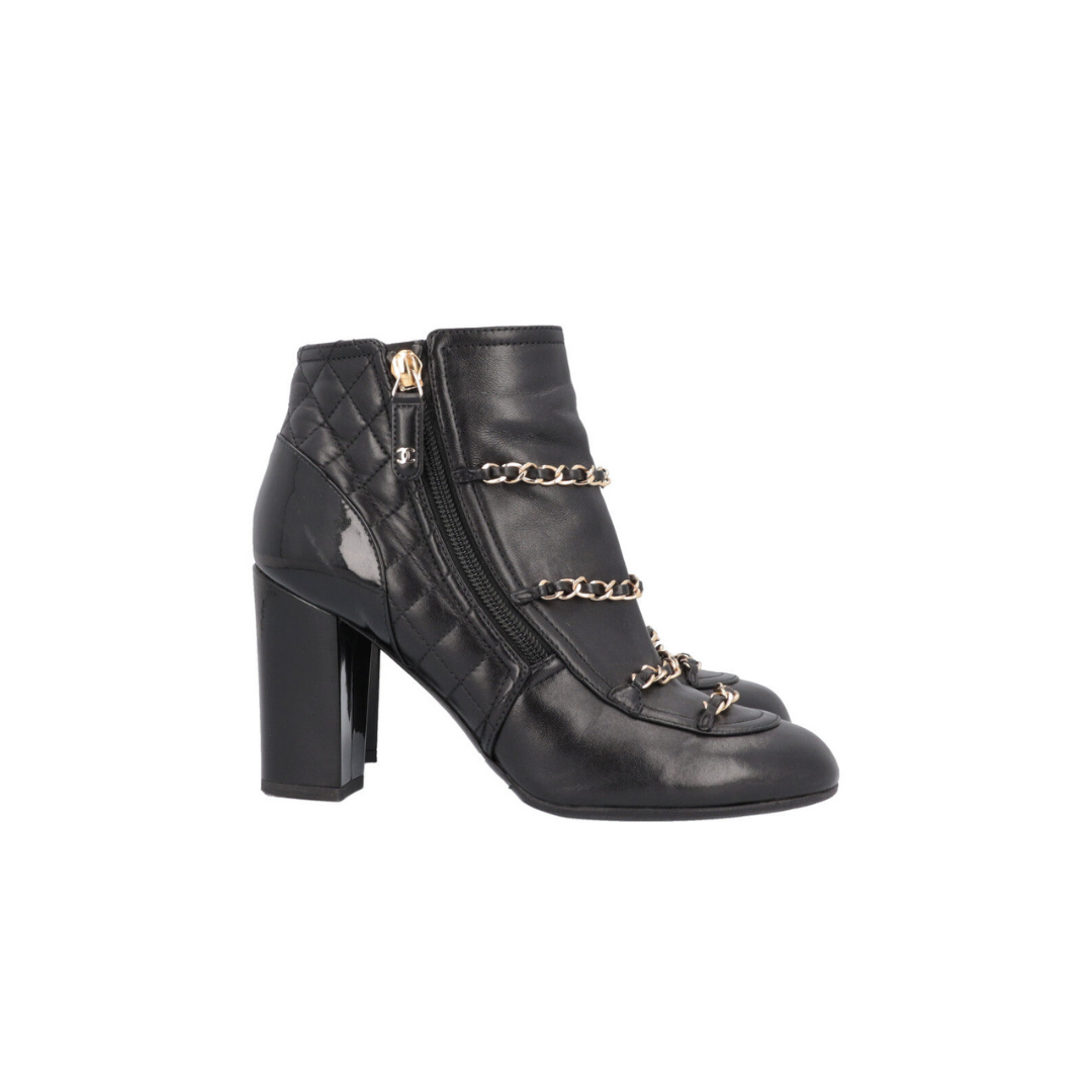 Boots With Chain
