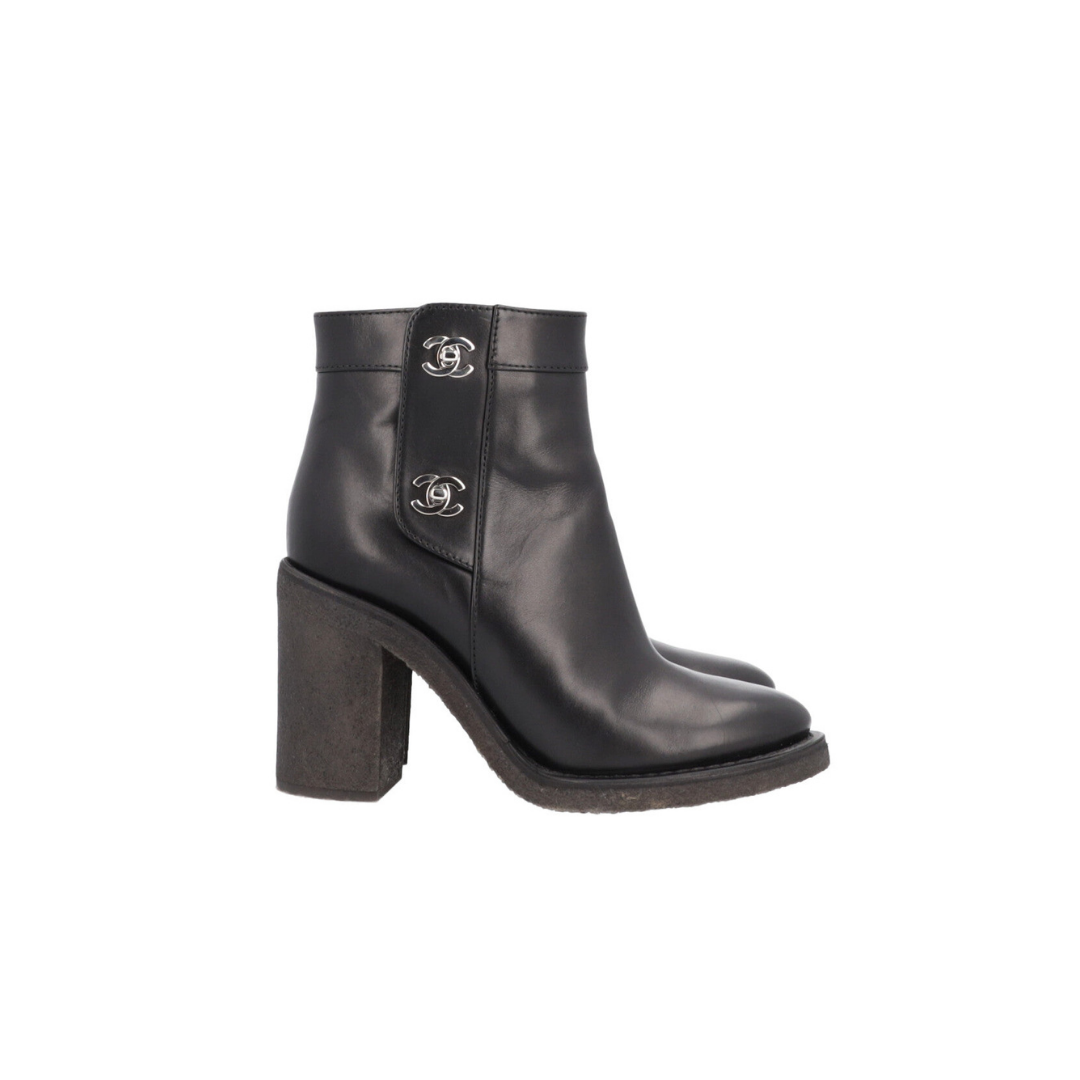 Turnlock Boots
